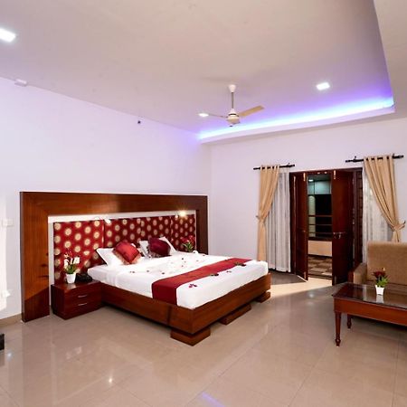 Hotel Empire Residency Tiruvalla Exterior foto