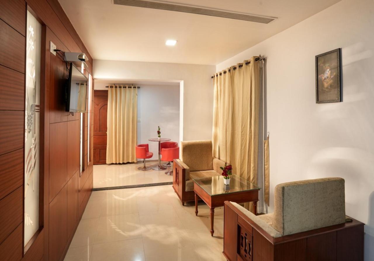 Hotel Empire Residency Tiruvalla Exterior foto