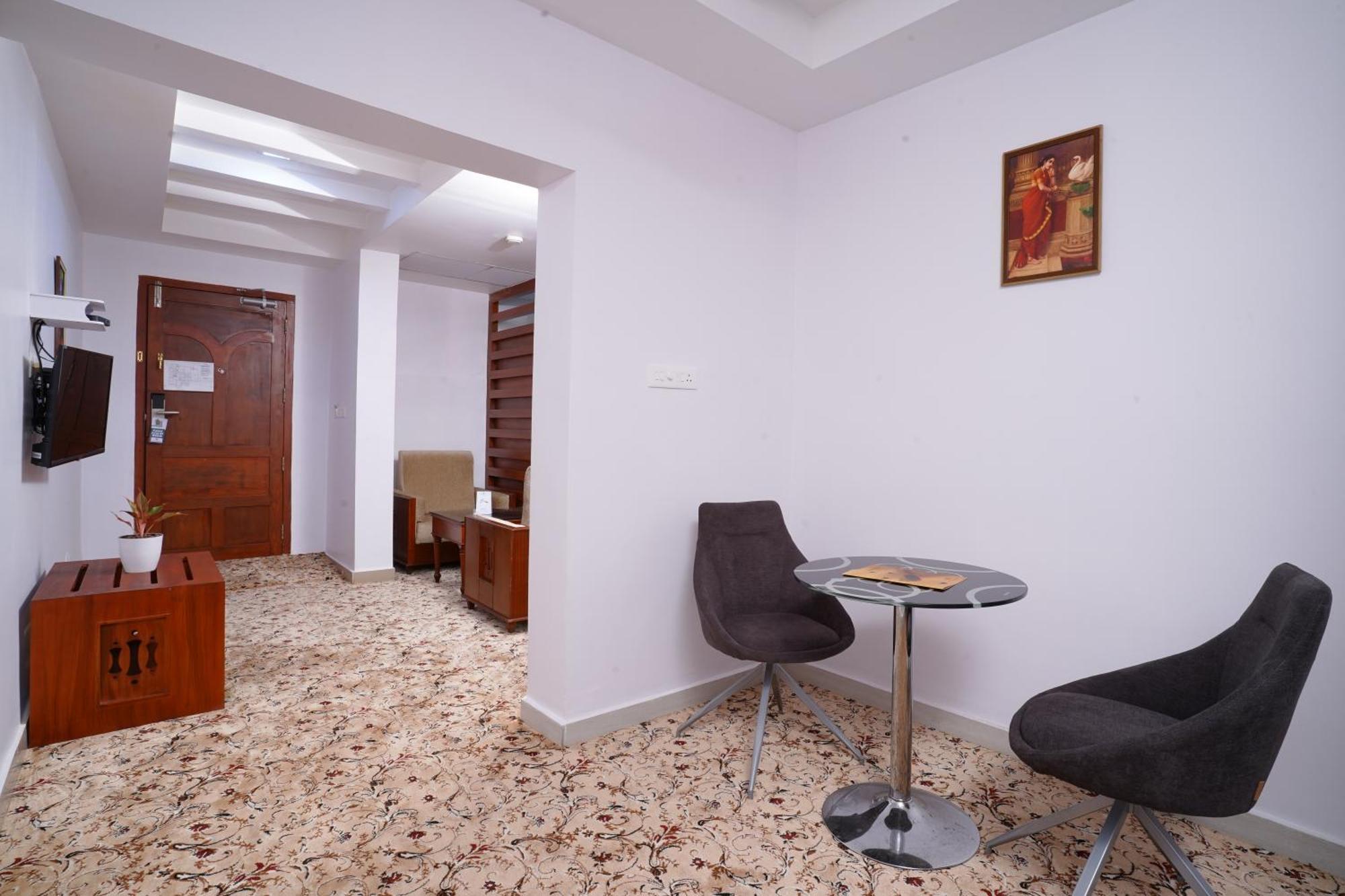 Hotel Empire Residency Tiruvalla Exterior foto